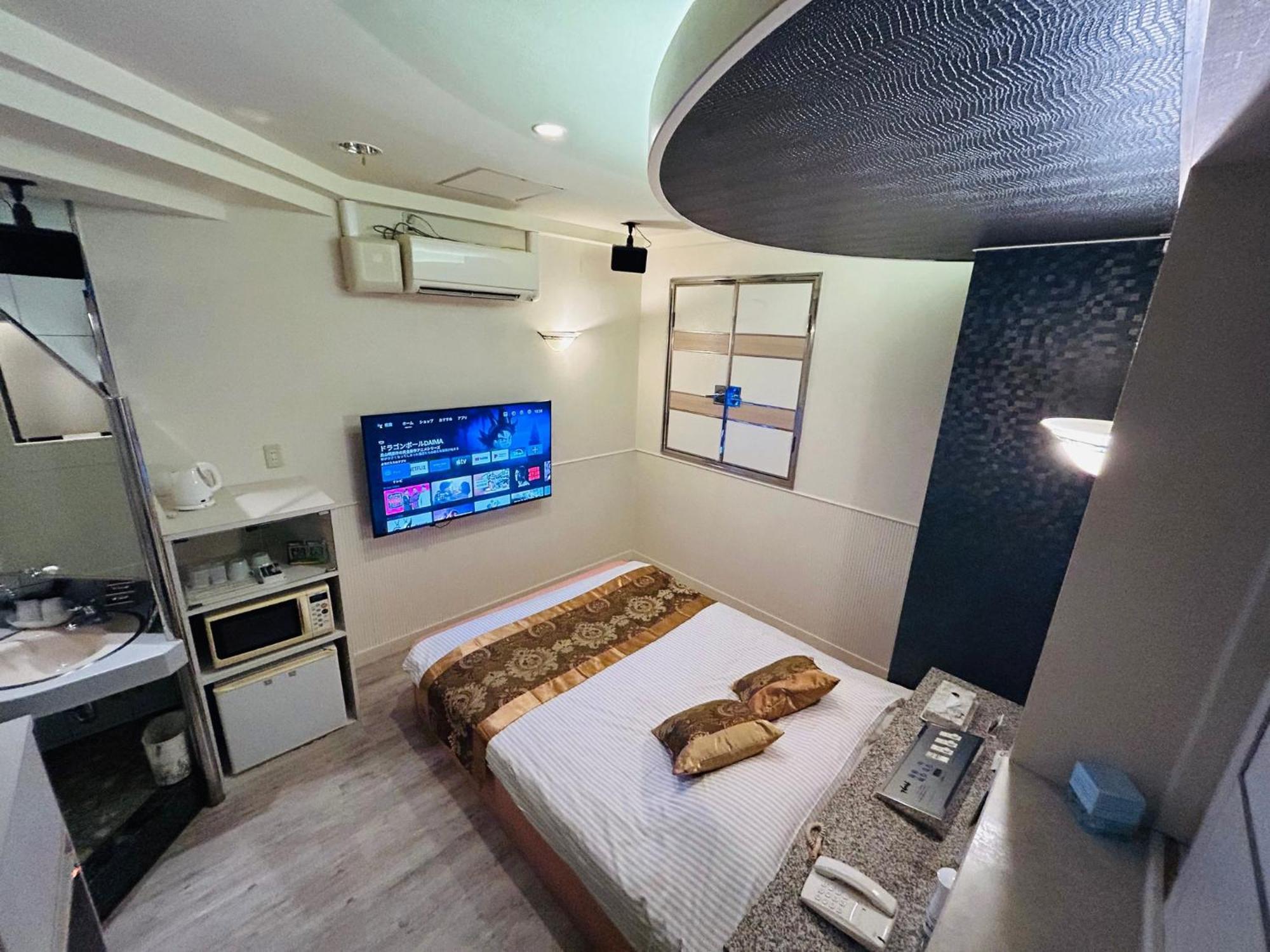 Hotel Crystal 大人専用 Tokyo Eksteriør billede